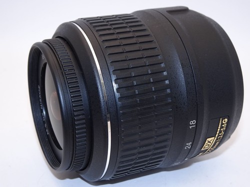 Nikon Standard Zoom AF-S DX NIKKOR 18-55mm f3.5-5.6g VR gebraucht - Bild 2 von 6