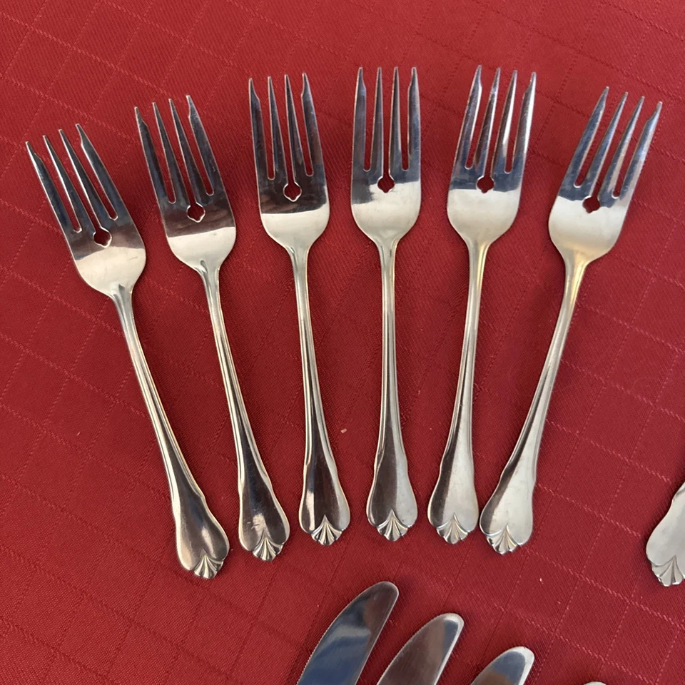 Punta de ventilador festoneada de acero inoxidable DIANA de Libbey brillante 30 piezas servicio para 6 Foto 2 de 4