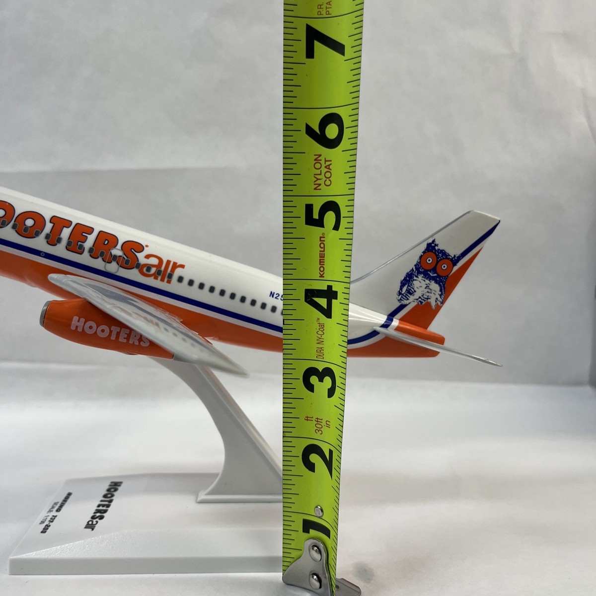 Hooters Air Boeing 737-200 Scale 1:130 Airplane Model