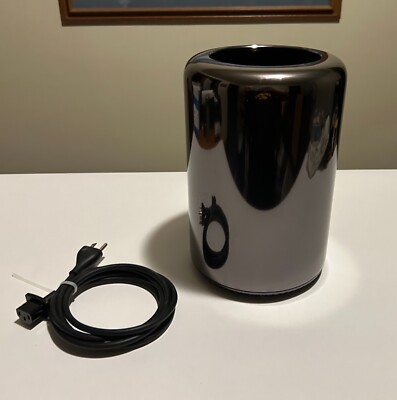Excellent 2013 Mac Pro 6,1 - 3.7Ghz Quad-Core Xeon 1 TB HD 16 GB 2x AMD FirePro