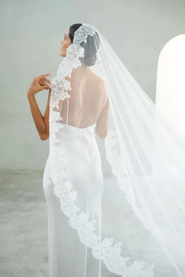 French Lace Mantilla Veil One Tier Bridal Veil Lace Trim - Image 2 of 4