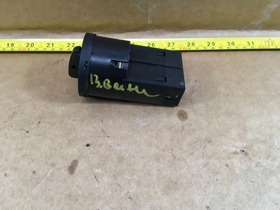 Interruptor de faros Volkswagen Beetle 2011-2015 OEM. Foto 4 de 4