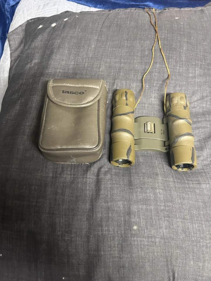 Tasco 10x25  288ft/1000yds Foldable Camouflage Binoculars -Coated Optics - Image 2 of 2