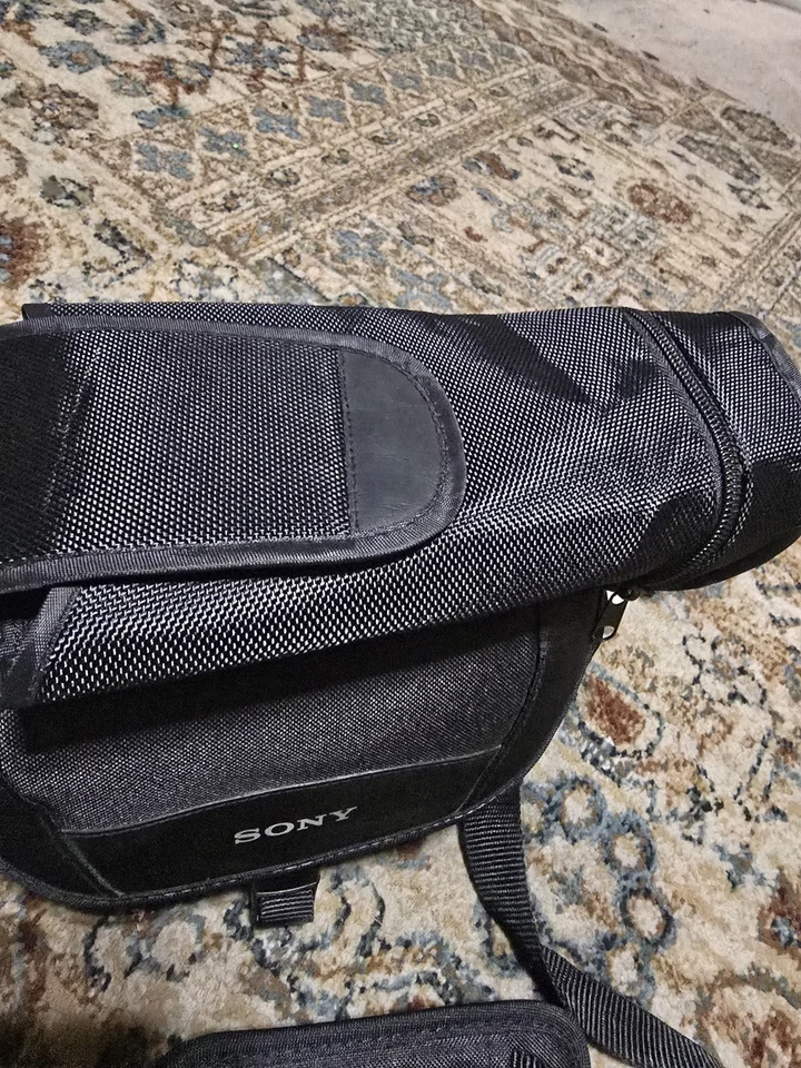 Estuche de Transporte SONY LCS-U21 Negro Suave Y SONY Alpha Correa/Funda de Lente Foto 4 de 4
