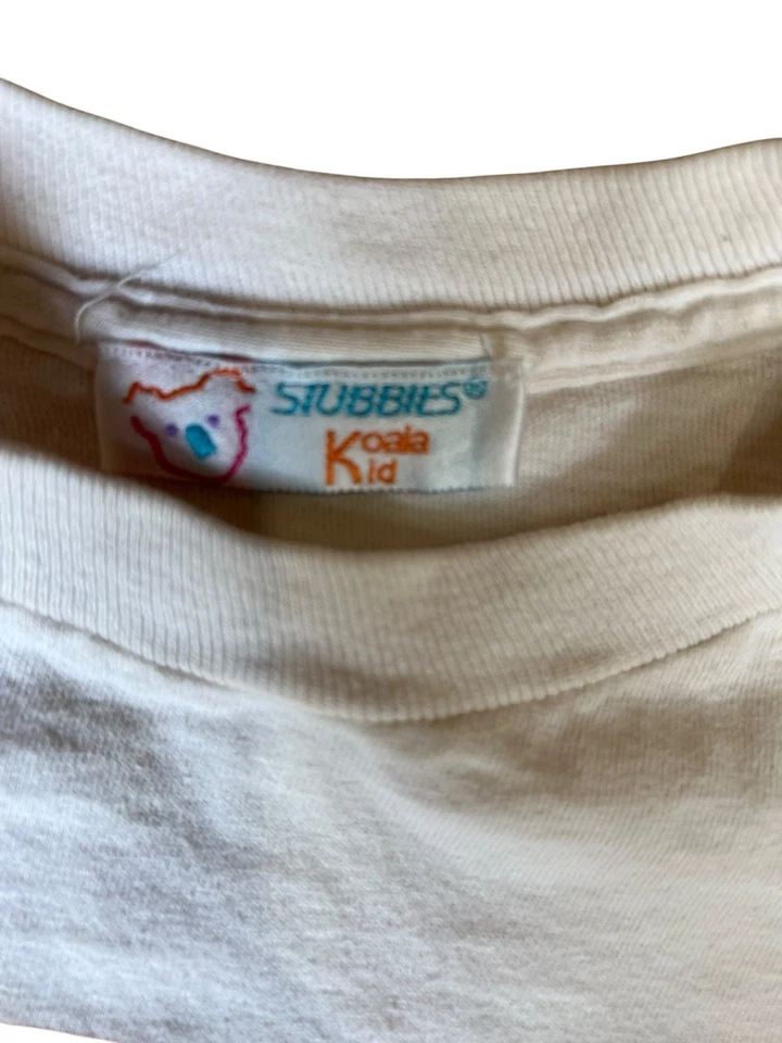 80 年代 Stubbies 考拉儿童男孩 T 恤单针图案印花白色 S 码 — 第 3/4 张图片