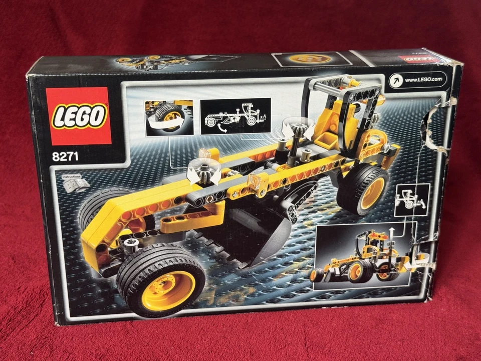 LEGO Technic 8271 Wheel Loader, photo 2 of 2