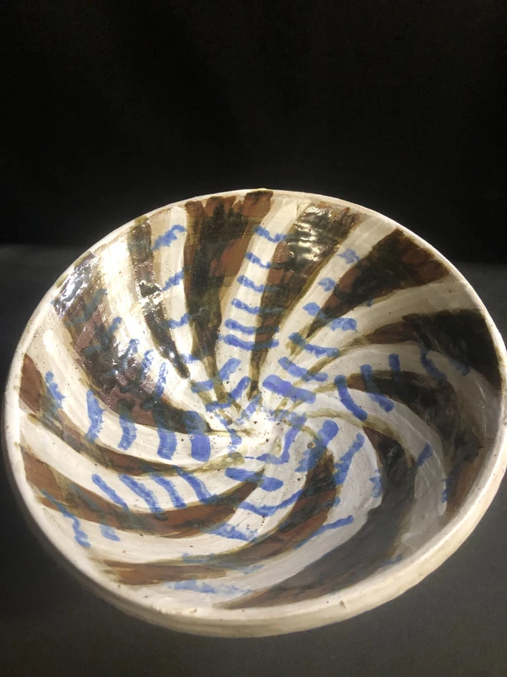 Cuenco decorativo de cerámica artística inusual. Es único en su tipo y no son réplicas. 11"x9" Foto 3 de 4