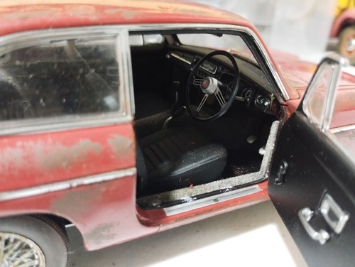 Autoart Millennium 1/18 MGB GT Coupe restored aged model custon car - Picture 8 of 10
