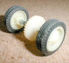 1 PR Eldon Large Rear White Wire Wheels 7/16" T X 1 3/4" W+ Axle+ Gear 1/32 NOS