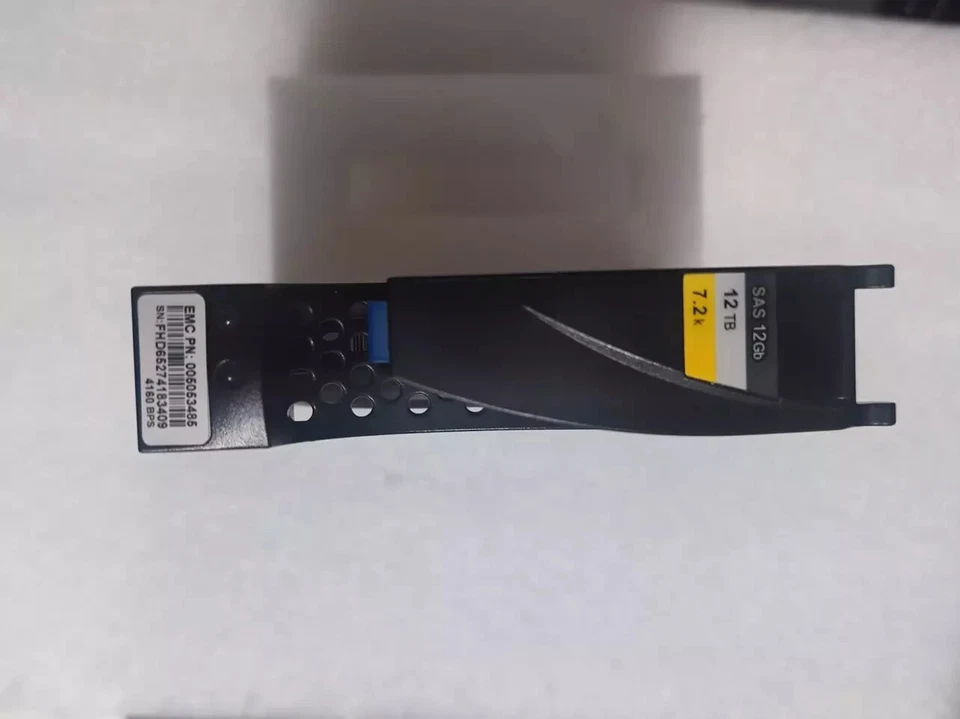 EMC D4-VS07-12000 005050451 12Gb NL SAS 3.5" 12TB 12T Unity Hard Drive - Image 2 of 2