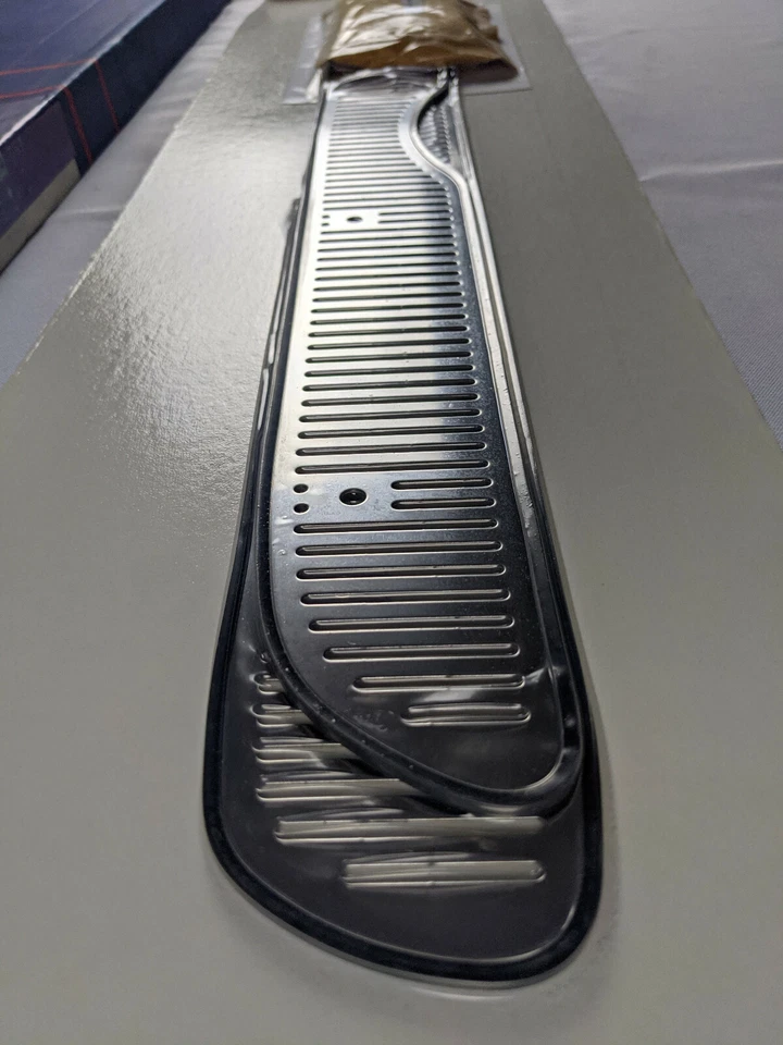 Lund 87035 Stainless Screen Front Grille Insert for 1998-1999 Ford Ranger 2WD Foto 3 de 4