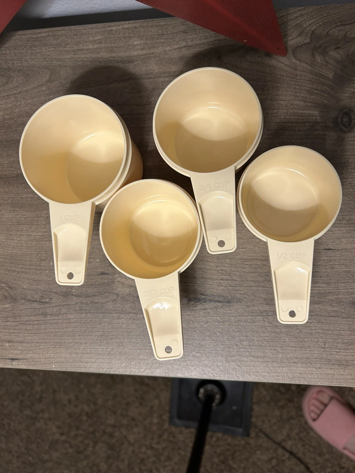 Vintage Set of 4 Yellow Nesting Measuring Cups 1C 2/3C 3/4C 1/2C FREE SHIPPING