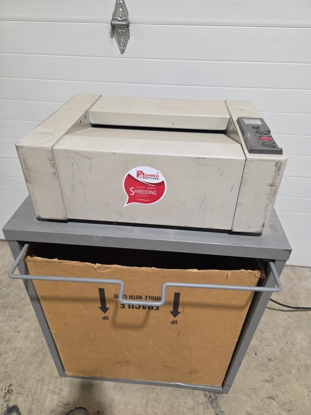 IDEAL DESTROYIT 4001B INDUSTRIAL 6MM STRIP CUT PAPER SHREDDE