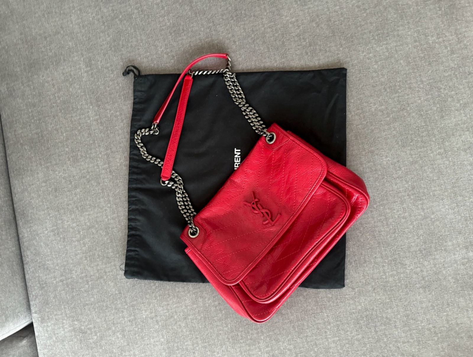 Saint Laurent YSL Borsa a Catena Niki Media Rafia Rosa con Ferramenta Oro