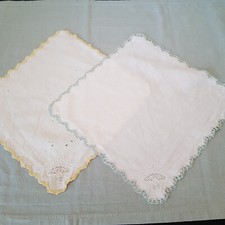 2 x Stofftaschentuch Taschentuch wei&szlig; Spitze Stickerei blau gelb* Vintage*