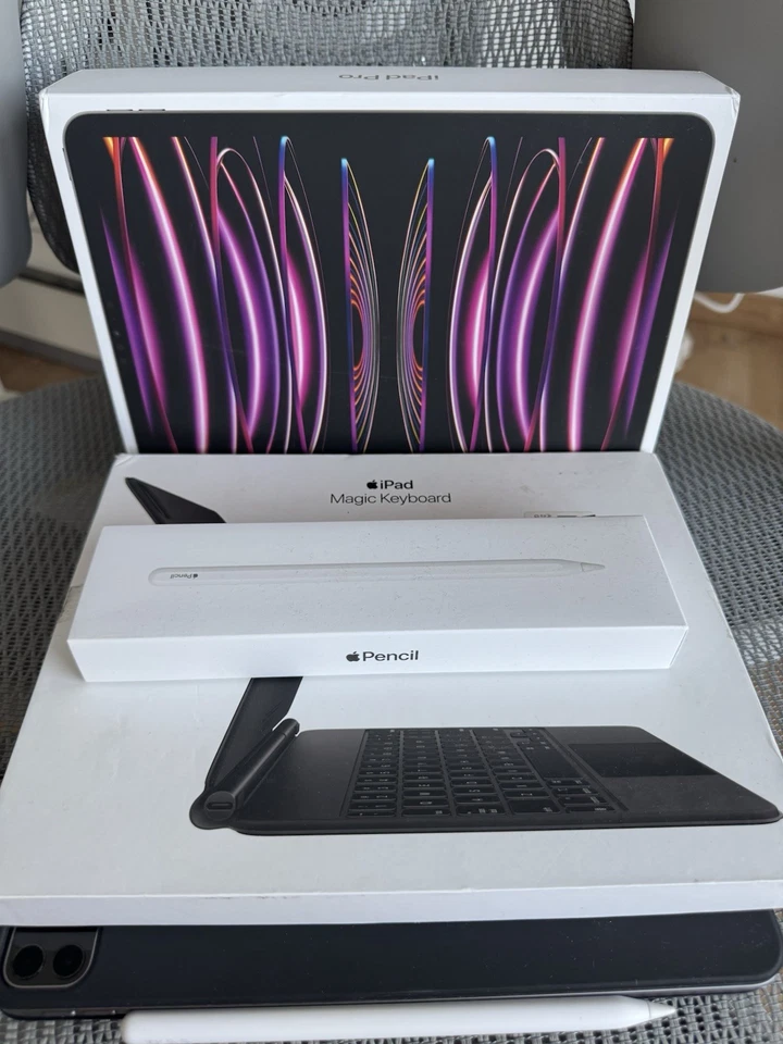 iPad Pro 11 (2022,M2) 128GB Space Grau + Apple Pencil 2 + Magic Keyboard + Folio