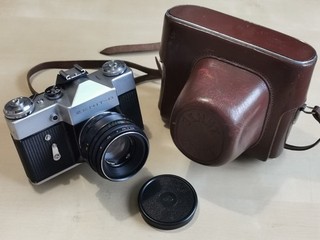 Fotocamera reflex sovietica Zenith B Cw Helios 2/58 e pelle marrone ERC 1968