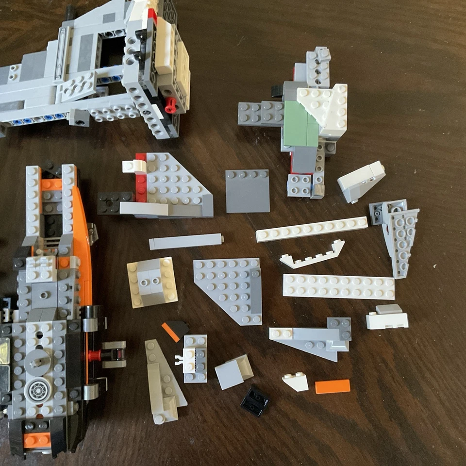 Lote LEGO Star Wars: The Ghost (75053), Poe X-wing (75102) & (75081) | Como está - Imagem 4 de 4