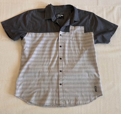 Zoo York Short Sleeve Button Up Gray Cotton Polyester Men XL Pocket Y2K Classic - Picture 1 of 11
