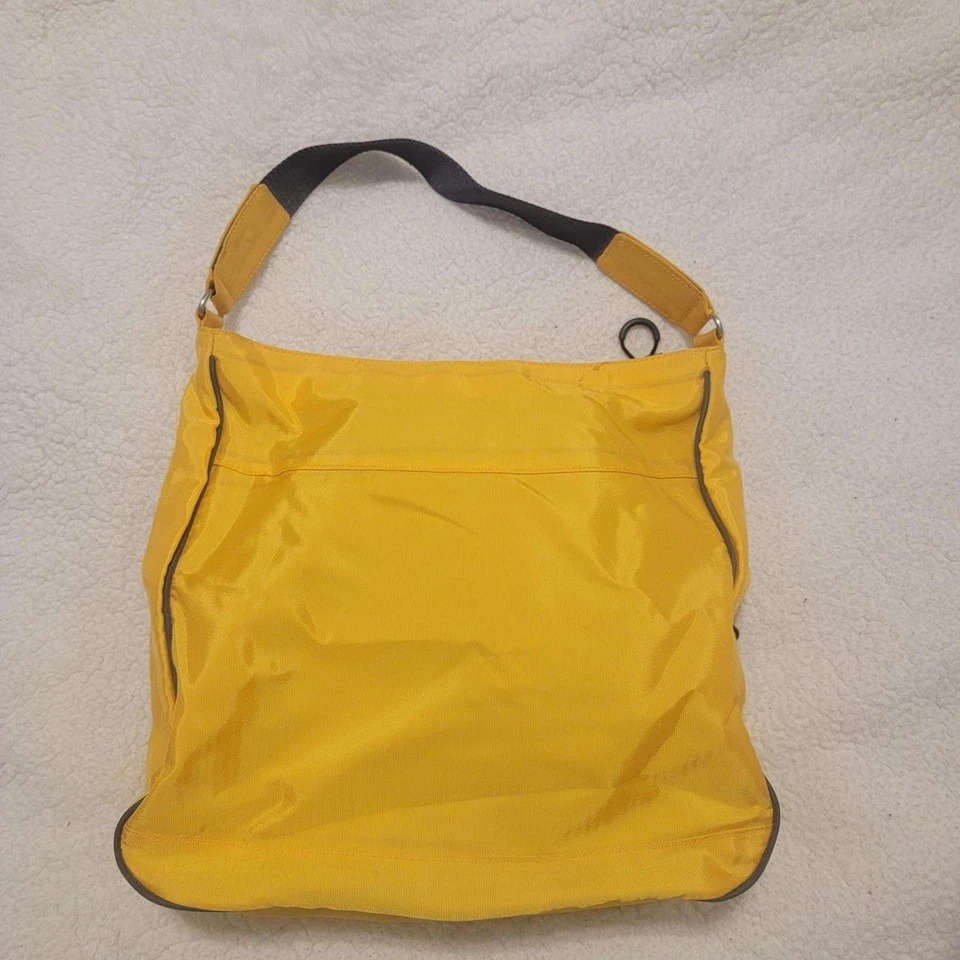 Bolso de hombro Kenneth Cole Reaction Preloved amarillo unisex Foto 4 de 4