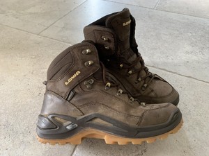 lowa walking boots