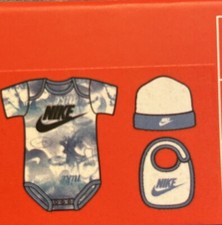 Nike Infant 3-Piece Set Bodysuit/Hat/Bib Size 0-6M. NIB