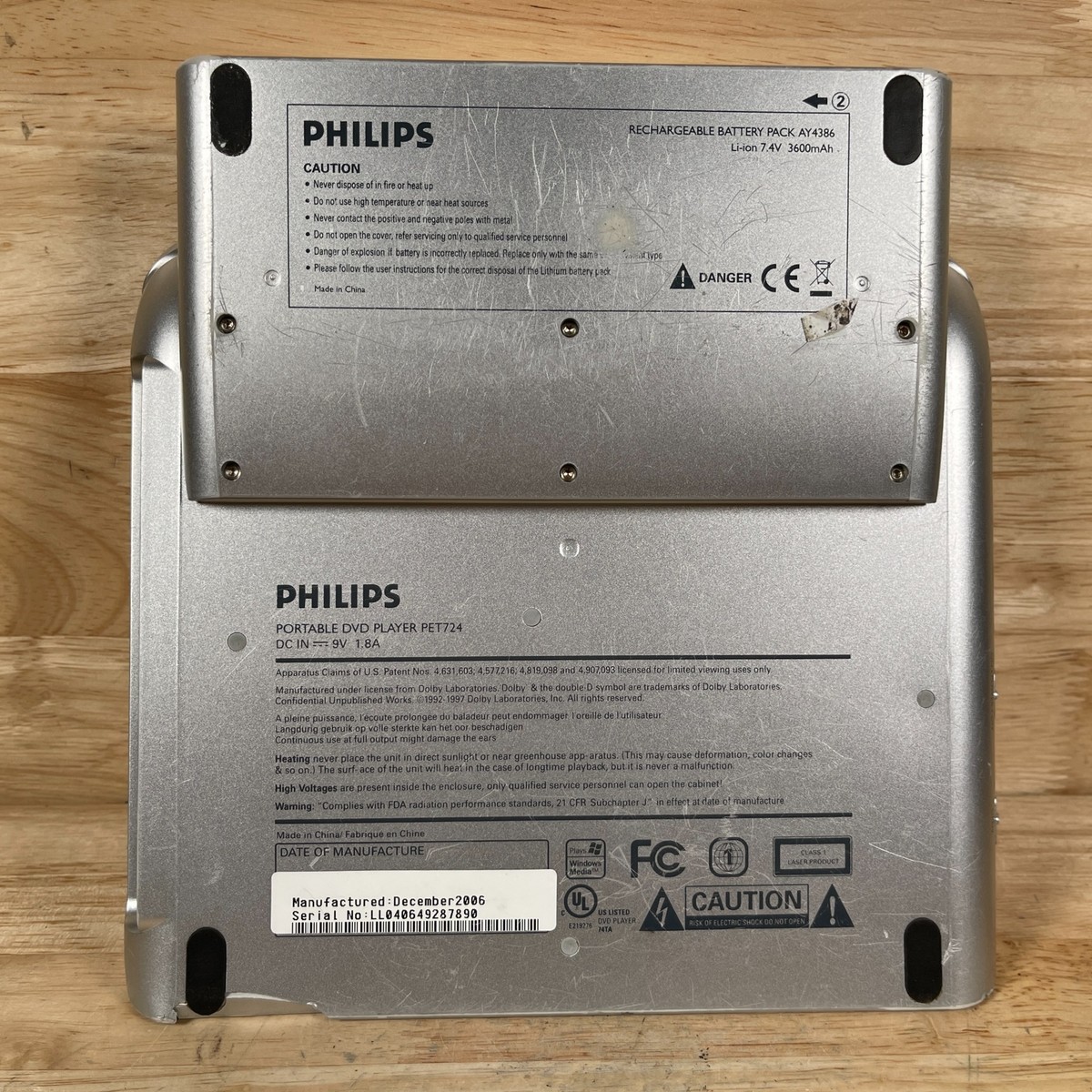 Philips PET724 Black & White Portable 7
