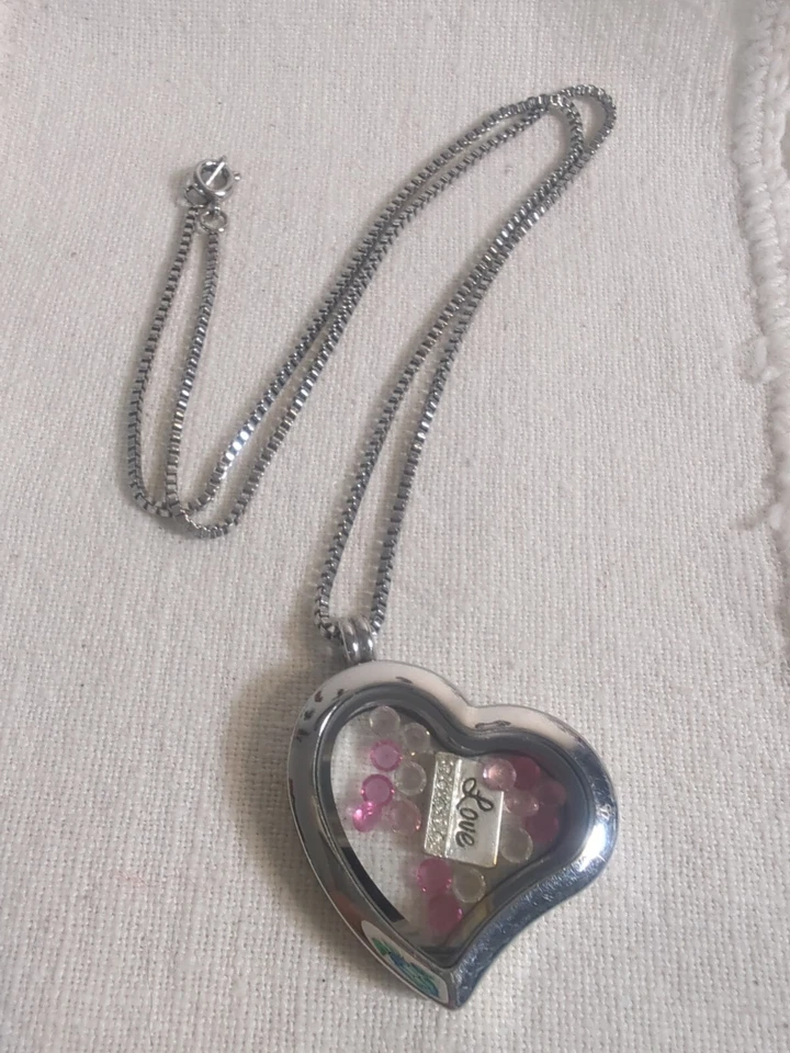 "Collar y medallón de plata de 18"" de acero inoxidable con piedras móviles/corazón de acero inoxidable" Foto 3 de 4