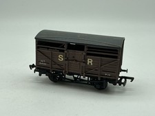 B5017 Airfix Brown SR Livestock Wagon OO Gauge Play Worn Used Condition