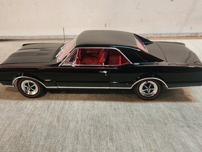 ACME 1:18 1967 OLDSMOBILE 442 W-30 BLACK RED INTERIOR - A1805622