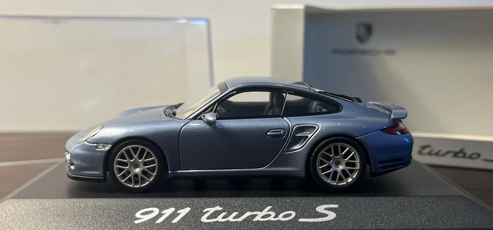 Porsche 911 Turbo S 997 (II)  1 43 Minichamps Ice Blue Metallic! WAP 020 012 0A - Immagine 4 di 4