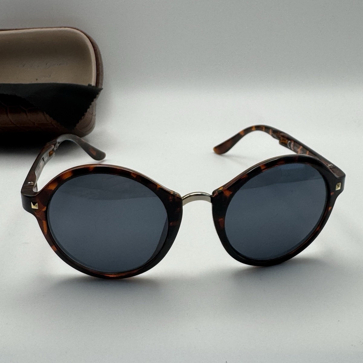 Hold! New tortoise shell sunglasses with case The Gigis - Tortoise Oversized Sunglasses | Bold & Feminine  main image 2