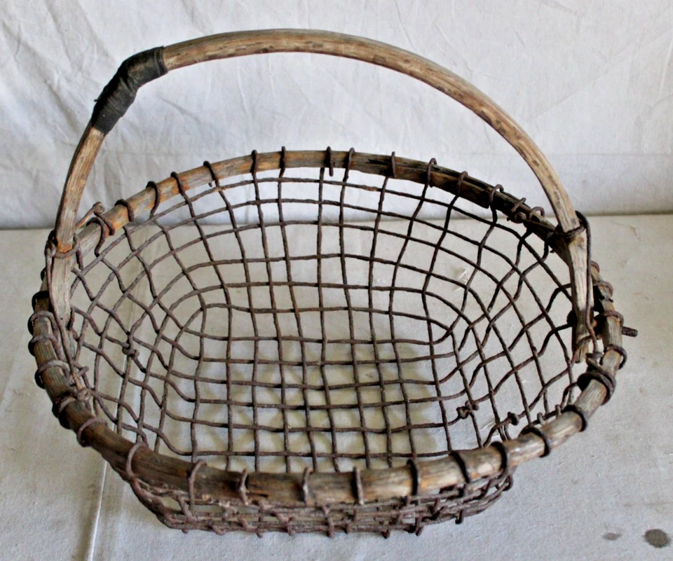 BIG ANTIQUE FOLK ART HANDCRAFTED CLAM BASKET WOOD METAL CARVED HANDLE CAPE COD - Image 4 of 4
