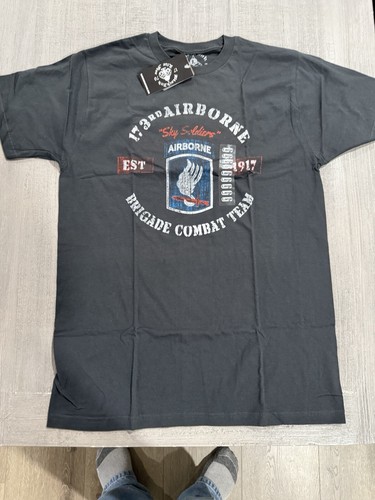 U.S. Army 173rd Airborne 'Sky Soldiers' Black Ink Design Black T-Shirt - Size L
