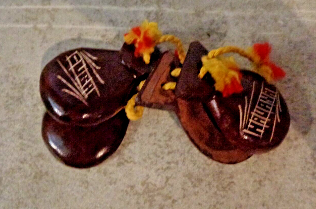 Par De Castañuelas De Mano. Par de castañuelas de mano, palo de rosa **