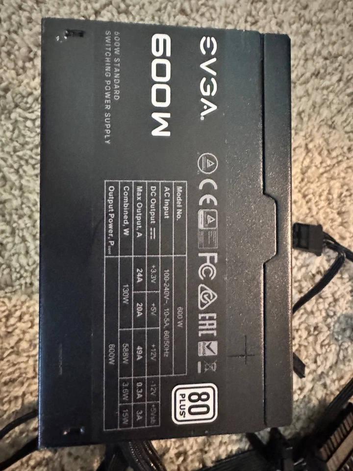 LEER ESTADO EVGA 600 W1 600 vatios ATX12V 8 pines redundante 80 Plus fuente de alimentación Foto 2 de 3