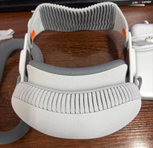 Apple Vision Pro 256GB Standalone VR Headset - White - New Condition