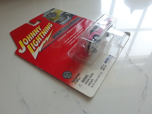 Johnny Lightning White Lightning '55 Ford Crown Victoria Pink - Picture 4 of 6