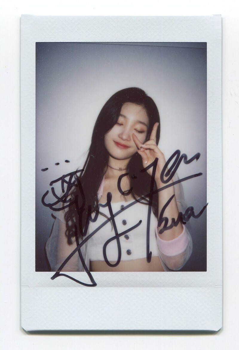 DIA - 2nd Album [YOLO] PREORDER AUTOGRAPHED EVENT EXCLUSIVE
