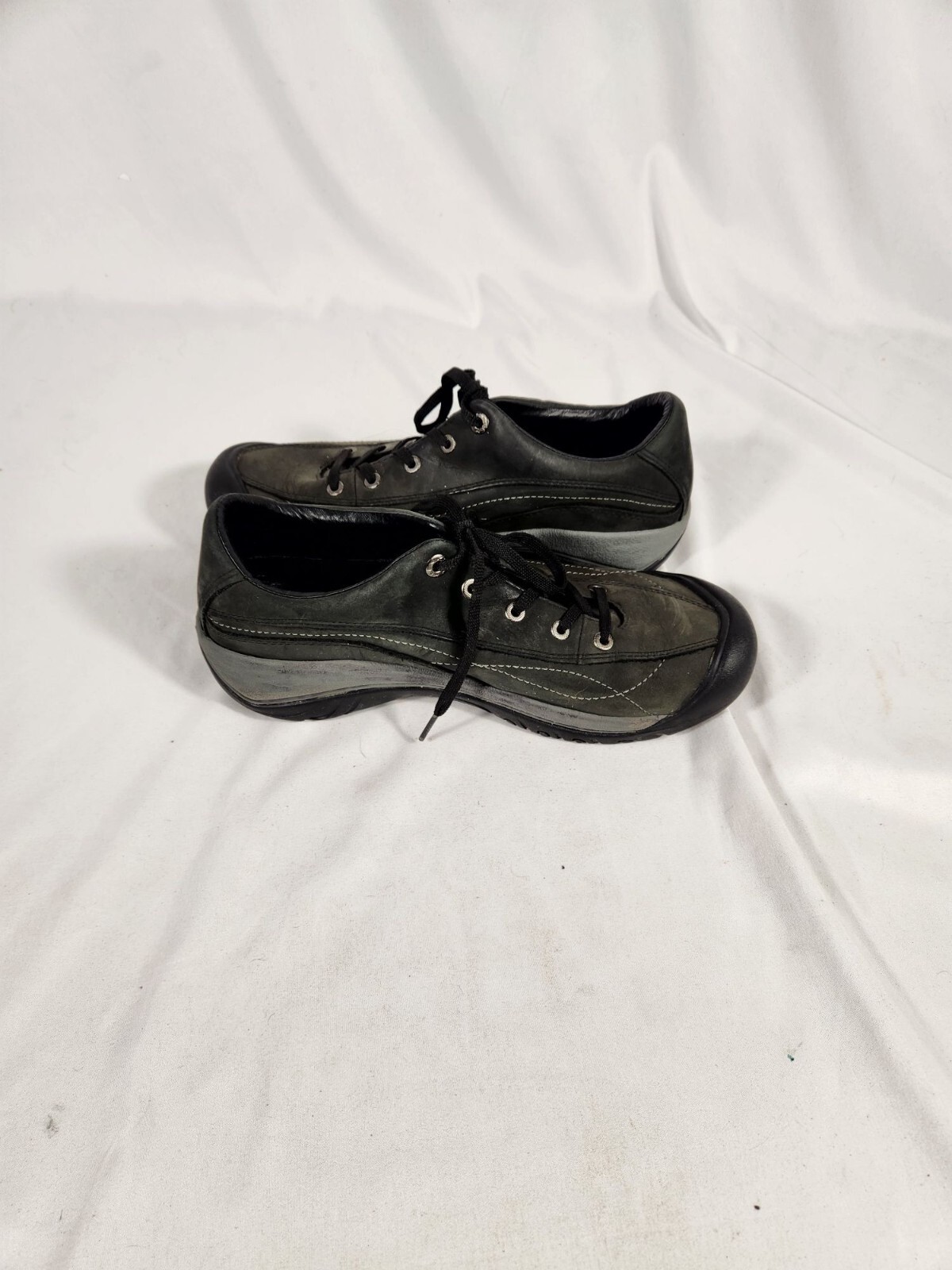 Scarpe da donna Keen Toyah nuove senza scatola escursionismo comode passeggio verde oliva EUR:40 5 US 10