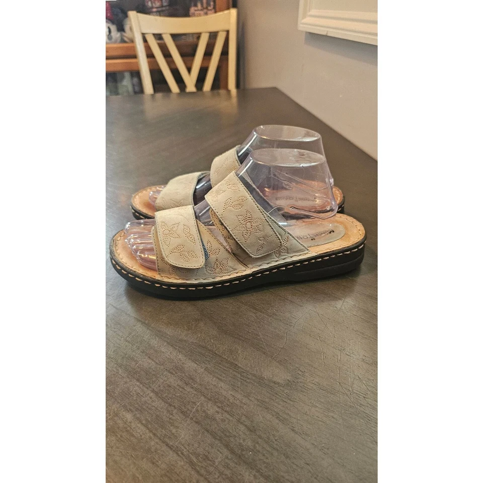 MINNETONKA 女式 9 码凉鞋花卉浅绿色可调节钩环 — 第 2/4 张图片