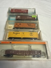 N- Scale Mixed Brand Model Railroad Train Lot Freight  Box Cars 7-333 Misc 