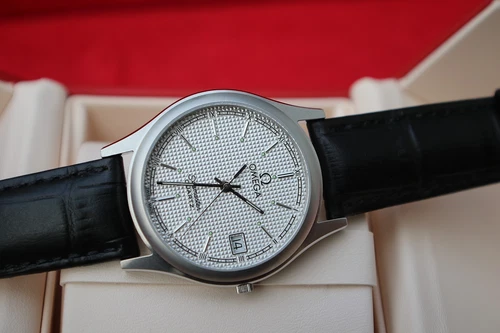 Vintage Omega Seamaster  Embossed Dial Cal 1425 in almost perfect  Condition.