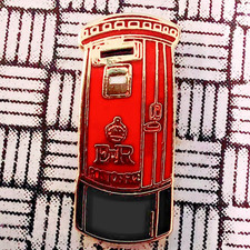 Post Office Post Box Queen Elizabeth Reign Pin Badge 19mm x 8mm