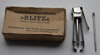 Altes Uhrmacherwerkzeug Sicherheitszeigerabheber Blitz