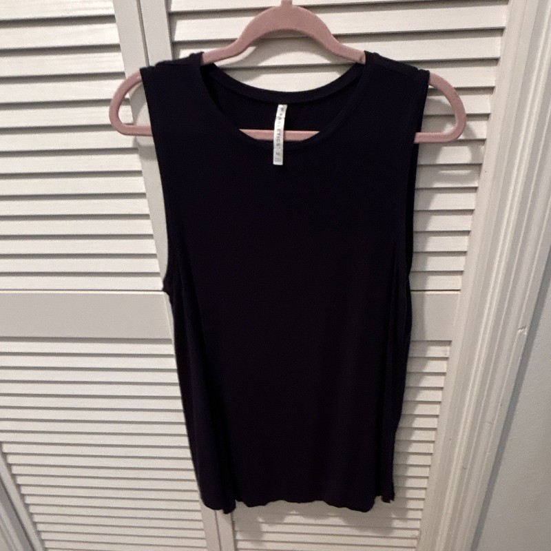 Fabletics Women’s Tank Top M Black Sleeveless Crew Neck slit sides