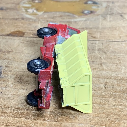 VINTAGE MATCHBOX LESNEY No.70 FORD GRIT SPREADER IN ORIGINAL TATTY BOX - Picture 12 of 17