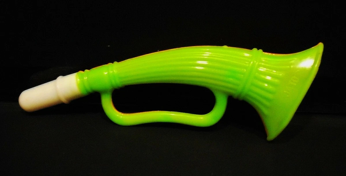 1 Vintage 1960 s Bugle trompet plastic toy made by JATO in