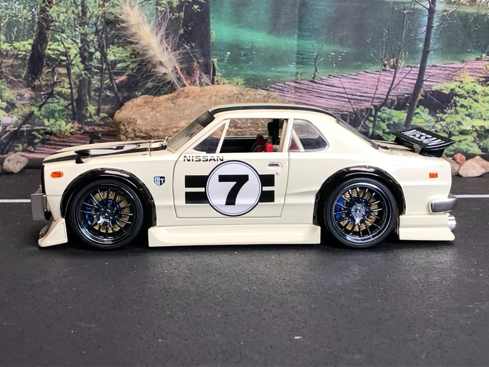 Imperfect 1:24 Diecast Muscle Machines Cream NISSAN SKYLINE GT-R 2000 No Box - Image 2 of 4
