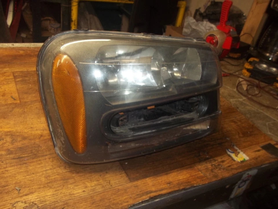 Conjunto de faros delanteros derecho pasajero Trailblazer 2002-2009 OEM Foto 3 de 4